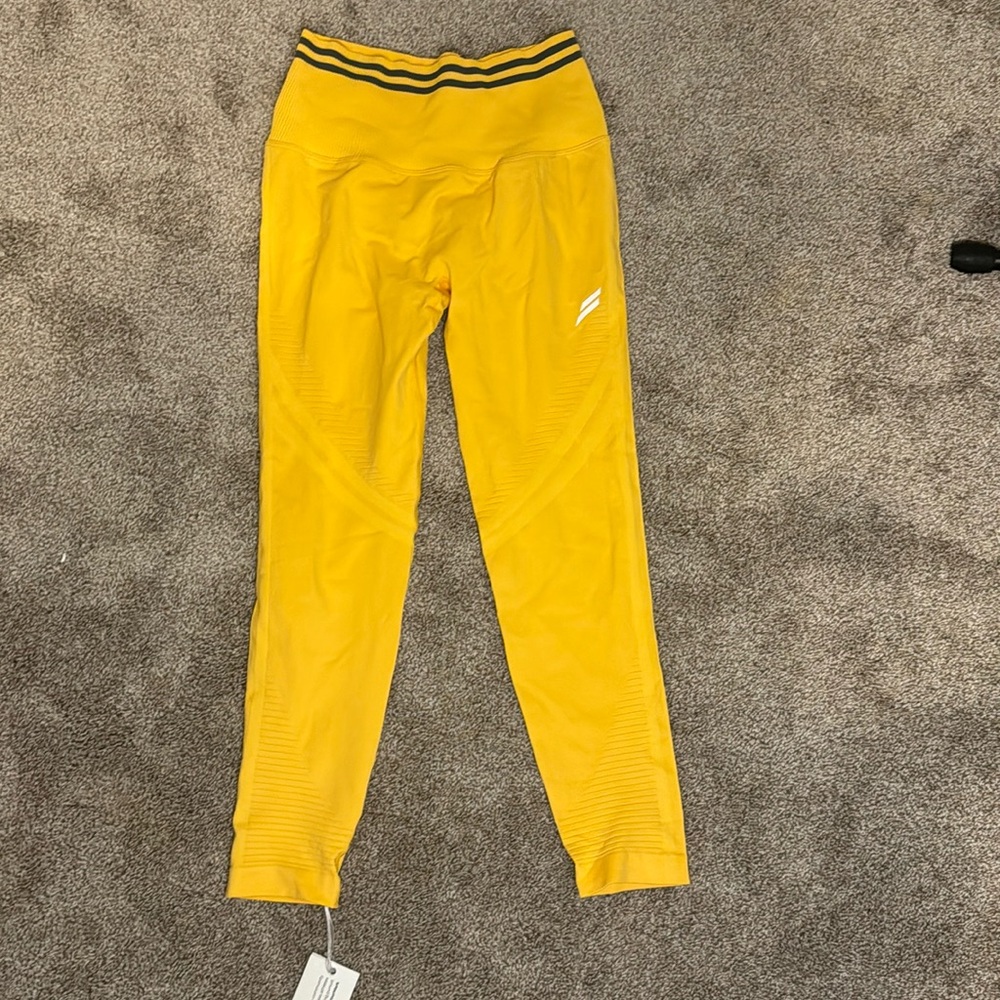 NWT Yellow Scrunch Seamless Leggings